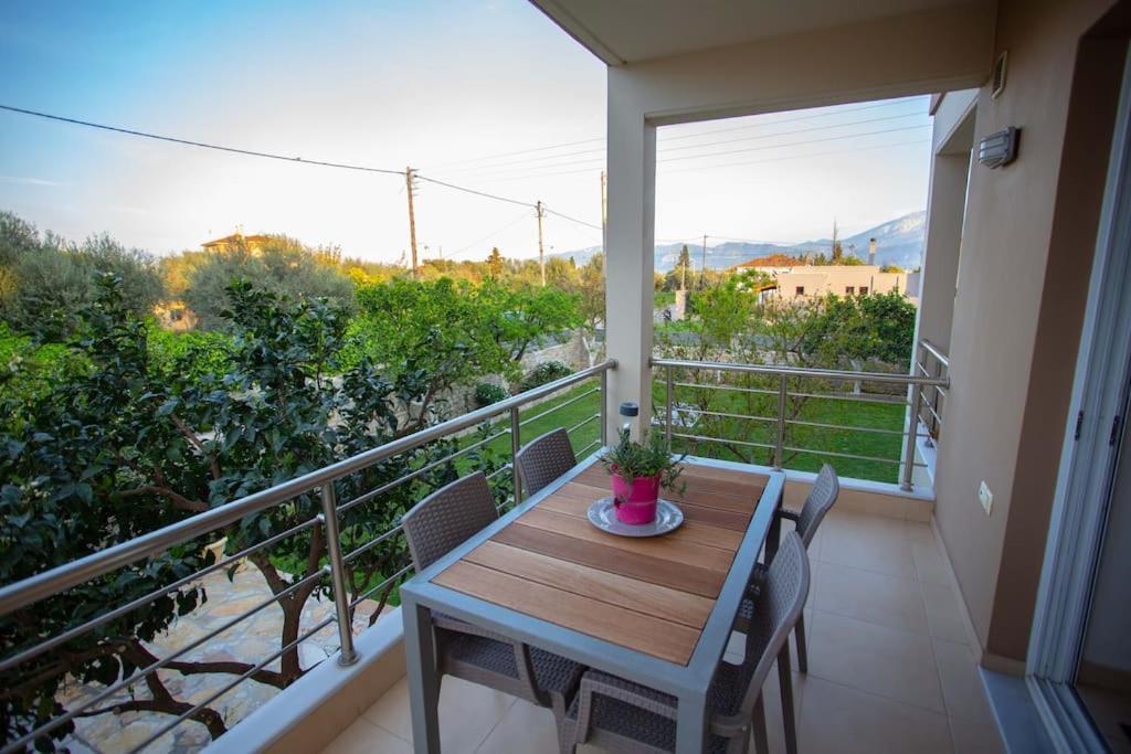 Fou'S Luxury Apartment Nafpaktos Exterior photo